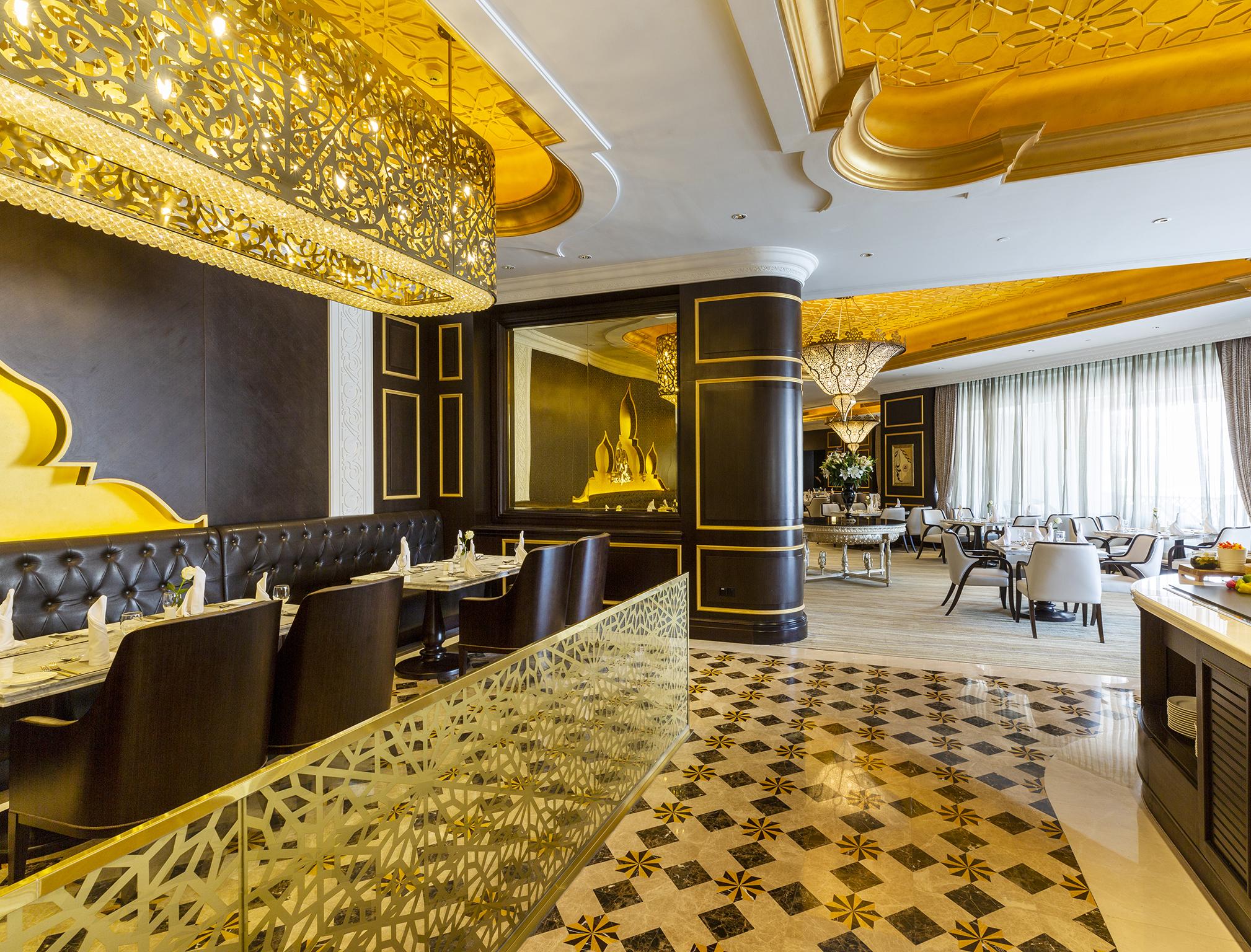 Ezdan Palace Hotel Doha Exterior foto The interior of the restaurant